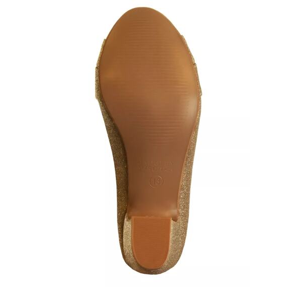 Badgley Mischka Girls' Athena Glitter Jewel Ornament Pumps Heels | Youth 5, Gold - Picture 6 of 6